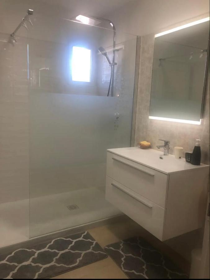 L'Hacienda, Haut De Villa , Une Chambre Avec Salle De Bain Et Toilettes Wc Privative Fréjus Zewnętrze zdjęcie